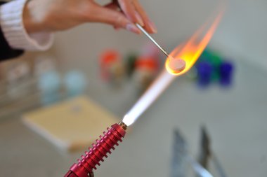 kadının elleri, erime çalışıyorum zaman cam için Araçlar
