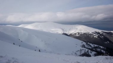 Doğa, manzara, kış dağlar görüntülemek, hızlandırılmış.