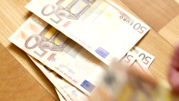 Uzavřít záběr rukou počítání Euro peníze, účty — Stock video