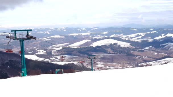 Remontées mécaniques rétro Monter à la montagne . — Video