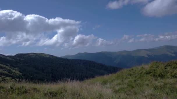 Moln tid förflutit Pan över bergskedjan — Stockvideo