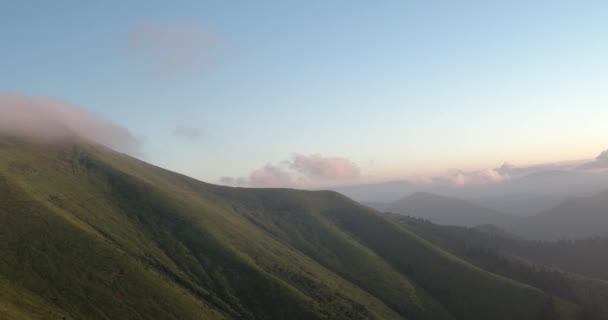 Nubes Time Lapse Pan Over Mountain Range — Vídeos de Stock