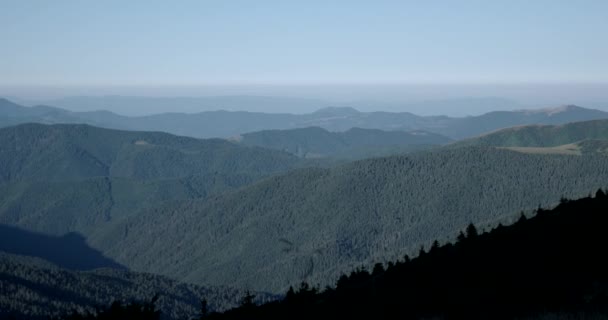 Pan ώρα λήξη πάνω Καρπάθια οροσειρά — Αρχείο Βίντεο