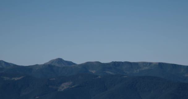 Pan Time Lapse Over Cárpatos gama de montanhas — Vídeo de Stock