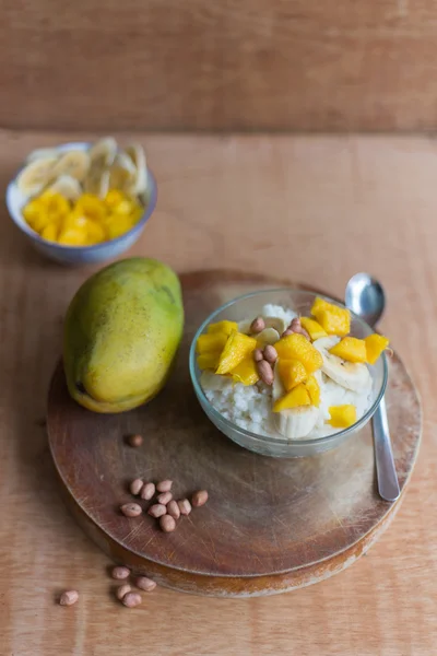 süt pirinç lapası meyve mango ve muz ile