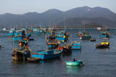 manzara su tekne turu Vietnam limanda