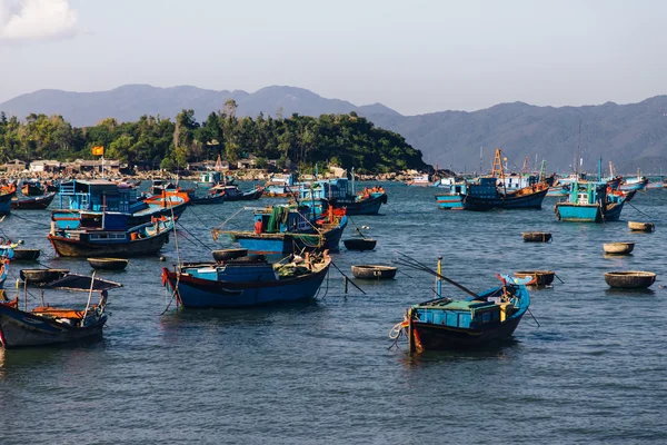 manzara su tekne turu Vietnam limanda