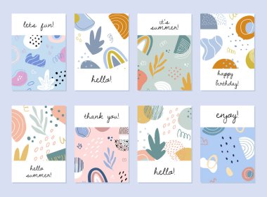 Soyut renkli arka planlar ayarlandı. Kart, broşür ve davetiye tasarımı için el çizimi şablonlar.