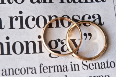 anelli sopra articolo su Eşcinsel nedeniyle