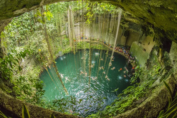 Ik-Kil Cenote — Stock Photo, Image