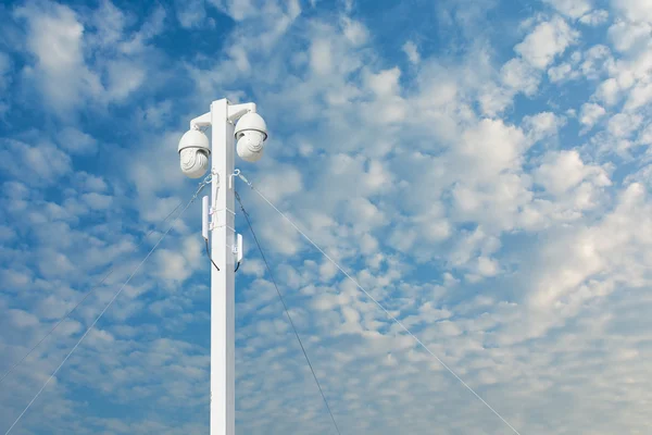 Câmera de segurança CCTV na rua estrada . — Fotografia de Stock