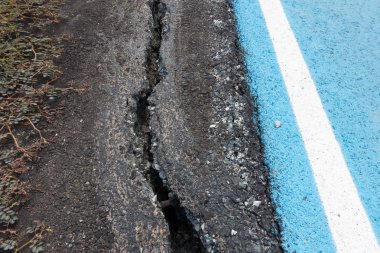 Yol asphaltic çatlama, asphaltic yol hatası.