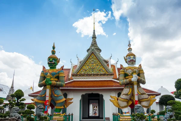 Couple giant of Arun temple of Bangkok Thailand. — Stock Photo, Image
