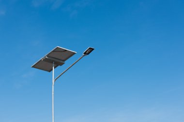 Güneş paneli ve aydınlatma, aydınlatma direği.