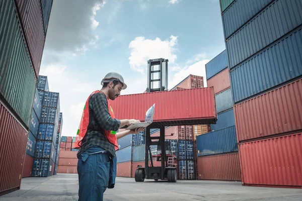 Container Supervisor Control Import Export Inspecionar Caixa Recipientes Distribuição Armazenamento — Fotografia de Stock