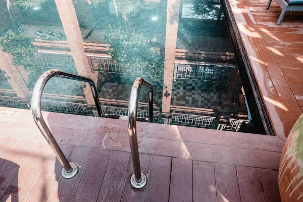 Bazén Chyť Bar Žebřík Palubě Podlaží Zábradlí Schodiště Terasa Podlaze — Stock fotografie