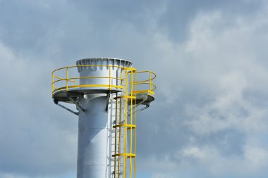 Bağlantı çelik yasaktır modern kazan-ev yığını.