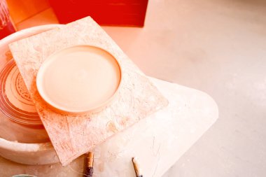 Çömlek ve çömlek yapma araçları.