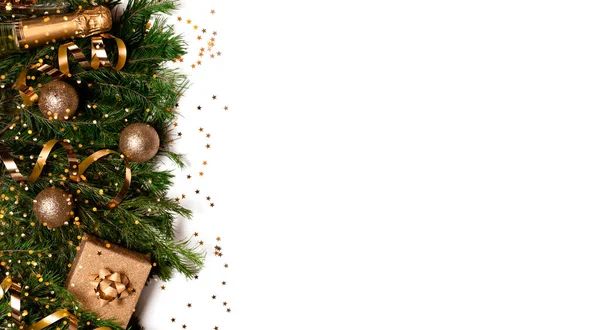 Святковий новорічний фон. Різдвяні та новорічні прикраси ялинкові та боке-світильники. Копіювання верхнього горизонтального перегляду — стокове фото