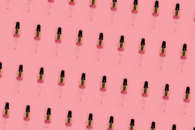 Sıvı kolajen ve hiyalüronik asit içeren cam şişeler, hidrasyon derisi. Üst düz görünüm telif uzayı. Doğal arkaplan 