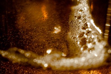 Cilt bakımı ürünlerinde oksijen kabarcıkları, yakın plan. Hyaluronik asit ya da oksijenle zenginleştirilmiş duş jeli. Üst yatay görünüm telif uzayı