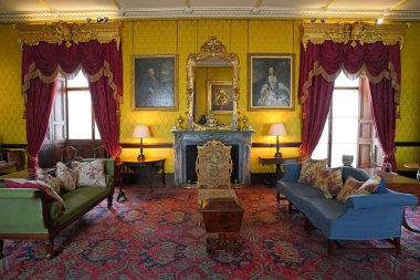 İrlanda, Kilkenny Şatosu 'nda resmi misafir odası.
