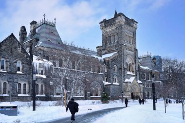 Kışın Toronto Üniversitesi Kampüsü