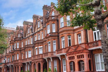 Sloane Meydanı 'nın yakınındaki Londra' daki eski üst sınıf kasaba evleri.