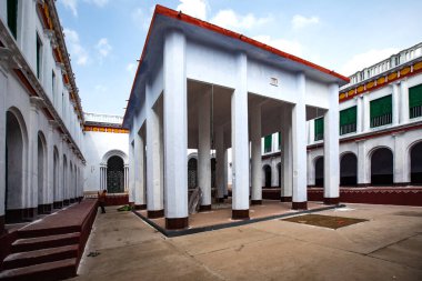 Güzel Saray veya Jamindar evi veya Batı Bengal Hindistan 'daki Zamindar Evi.