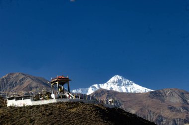 Yukarı Mustang, Nepal 'deki Muktinath Köyü' ne bakan Siddhartha Gautam Buda Heykeli