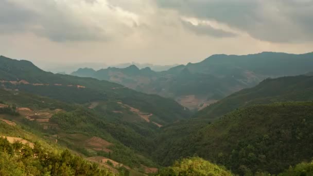 Ha Giang Valley, Vietnam, Zeitraffer - Ha Giang Mountains Midshot Tageszeit — Stockvideo
