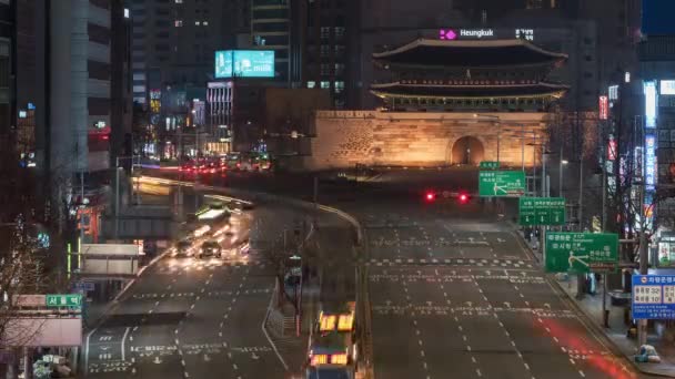 Szöul, Korea, Timelapse - The Sungnyemun Gate éjjel — Stock videók