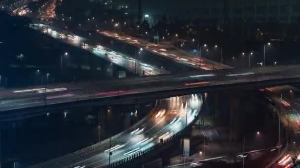 Szöul, Korea, Timelapse - Az autópálya forgalma éjszaka a koreai fővárosban — Stock videók