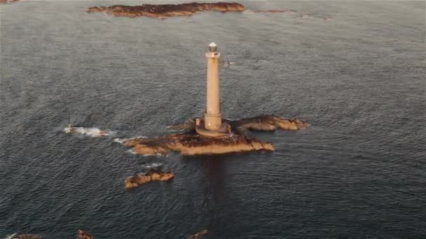 法国海牙，Aerial-The Goury Lighthouse at Sunset — 图库视频影像