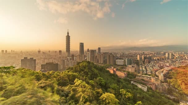 Taipei, Tchaj-wan, Timelapse - Širokoúhlý pohled na Taipeis v centru města ze dne na noc — Stock video