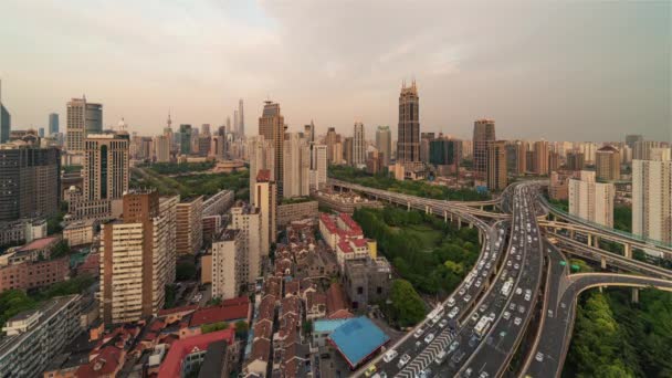 Shanghai, China, Zeitraffer - Neun-Drachen-Säule von Tag zu Nacht — Stockvideo