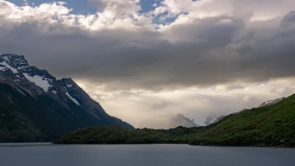 Torres del Paine, Chile, Zeitraffer - Der Lago Dickson vor dem Sonnenuntergang — Stockvideo