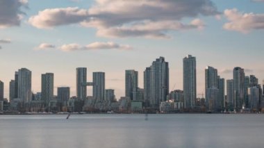 Toronto, Kanada, Timelapse - Adalardan görüldüğü gibi gün batımından önce şehir