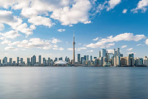 Toronto, Kanada - Fotoğrafçılık - Adalardan görüldüğü gibi gündüzleri gökyüzü — Stok fotoğraf