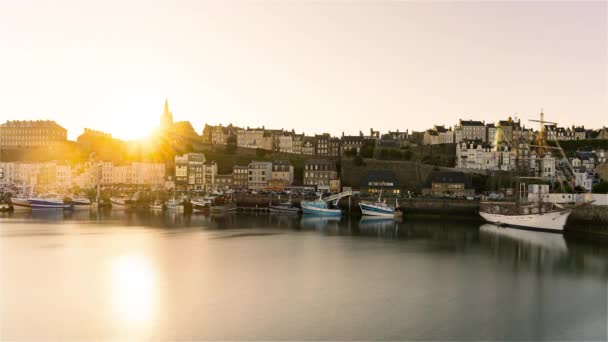 Granville, Francia, Timelapse - El puerto de Granville de día a noche — Vídeos de Stock