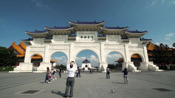 Taipei, Taiwan, Vídeo em tempo real - O Arco da Praça da Liberdade de Tapei — Vídeo de Stock