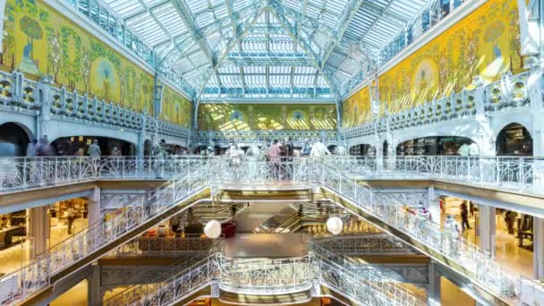 2021年9月10日- -法国巴黎时间- -巴黎著名百货商店La Samaritaine的内景 — 图库视频影像