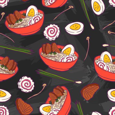 Erişteli Ramen çorbası, domuz eti, yeşil soğan, enoki mantarı, haşlanmış yumurta ve kırmızı kasede narutomaki. Geleneksel Japon, Koreli ve Çin fast food 'u. Eski usul. Kusursuz arkaplan