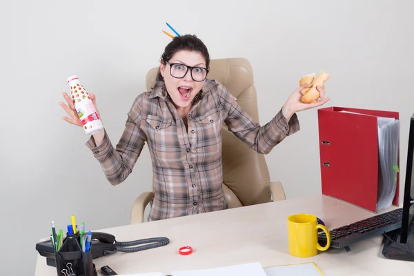 Yoğurtlu ofiste break ve rulo