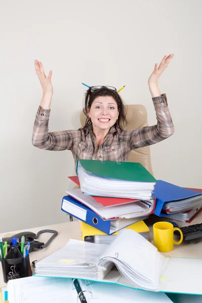 Escritório clerk feliz para obter novo trabalho — Fotografia de Stock