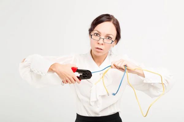 Mujer triste con dos cables y rizadores — Foto de Stock
