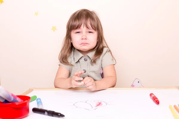 Okulda ağlayan küçük kız