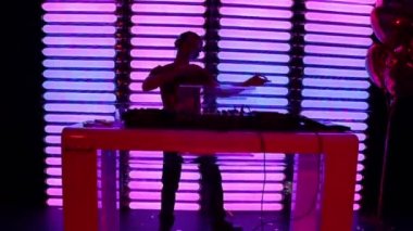 DJ için uzaktan kumanda standları