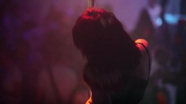 Pilon gece kulübünde striptiz dans kız