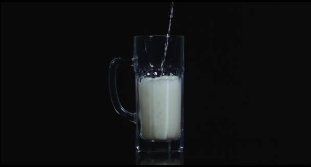 A glass of beer in slow motion — Stock Video